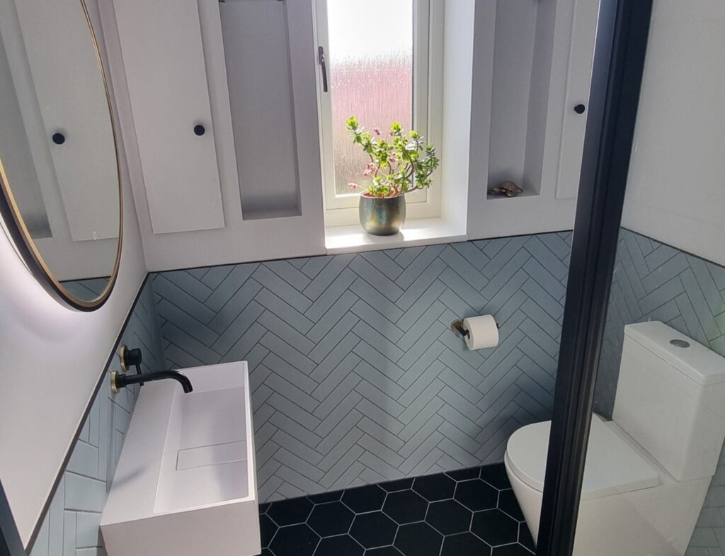 small-bathroom-reno-cardiff-zeus-renovations